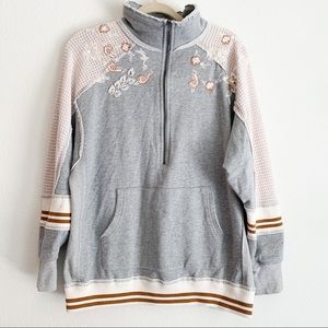 Gimmicks by BKE Gray Beaded Embroider Pullover L